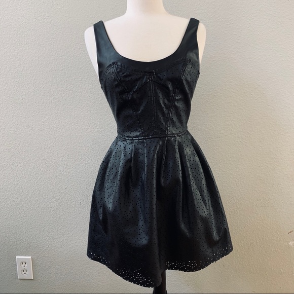 SILENCE + NOISE urban outfitters black faux leather mini dress womens 6 - Picture 2 of 8